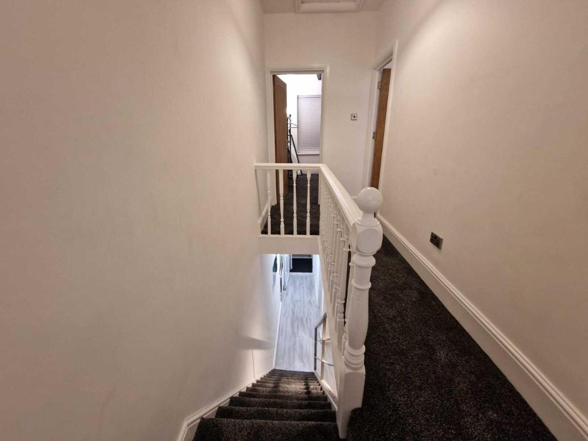 ホテル Cyfarthfa House カーディフ エクステリア 写真